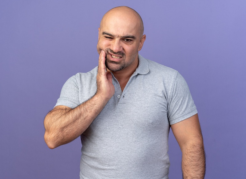 عوارض ایمپلنت دندان؛ بررسی خطرات، ریسکها و راههای پیشگیری